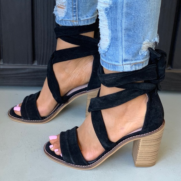 Bombay Genuine Ankle Wrap Ties Block Heel Sandal - Picture 3 of 5